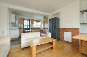 4 bedroom Detached t...